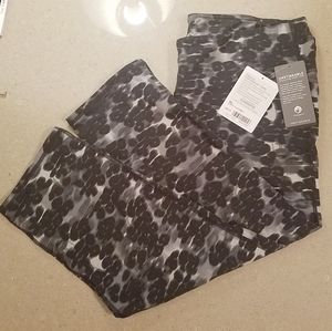 Athleta workout cheetah print capris